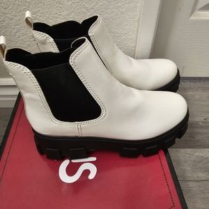 Circus by Sam Edelman Berry Darielle Lug Sole Chelsea Booties Size 10